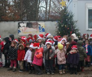 Noël dans la cour de l'école Ensemble scolaire Rosaire Jeanne d'Arc